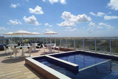 空中泳池和屋頂泳池建設(shè)注意事項(xiàng)，瑞地格樂(lè)亞克力游泳池