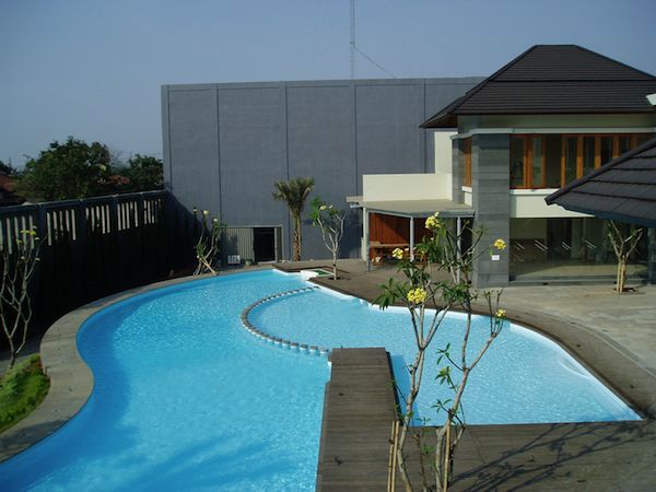 瑞地格樂別墅泳池設(shè)計一